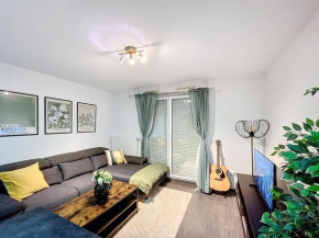 2 Bedrooms, near Paris, family friendly, metro RER